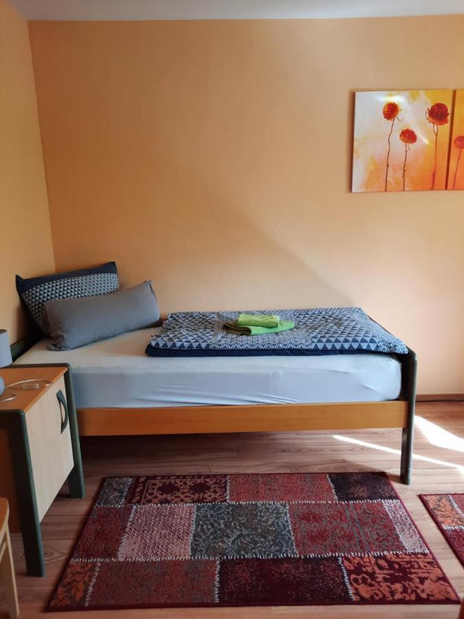 Monteur- Und Ferienwohnung In Hainichen - Obergeschoss Oder Dachgeschoss - Familie Weber Bockendorf Екстериор снимка