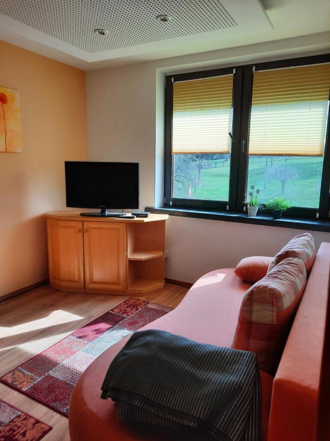 Monteur- Und Ferienwohnung In Hainichen - Obergeschoss Oder Dachgeschoss - Familie Weber Bockendorf Екстериор снимка