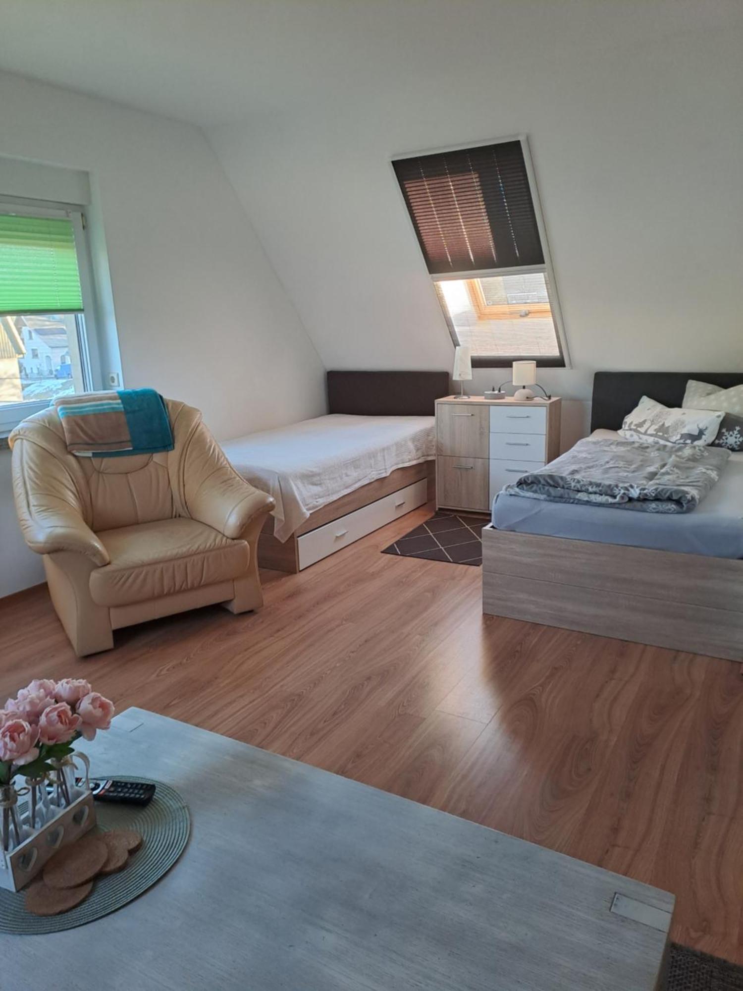 Monteur- Und Ferienwohnung In Hainichen - Obergeschoss Oder Dachgeschoss - Familie Weber Bockendorf Екстериор снимка